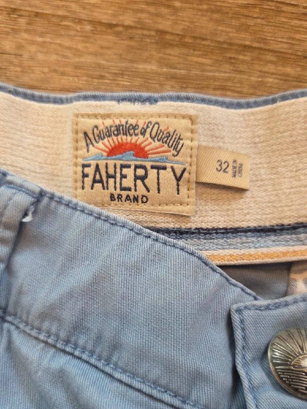 Faherty Men's Flat Front 7 Inch Inseam Light Blue Cotton Blend Shorts (32)
